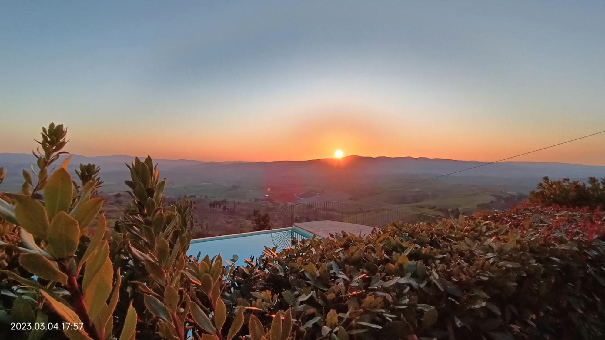 Casale Con Vista Colline Apartment Volterra Bagian luar foto